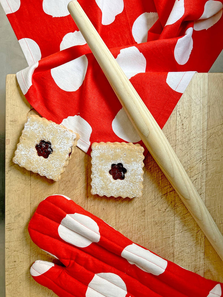 Oven Mitt & Potholder Set (Dot Red) by The Yo Store