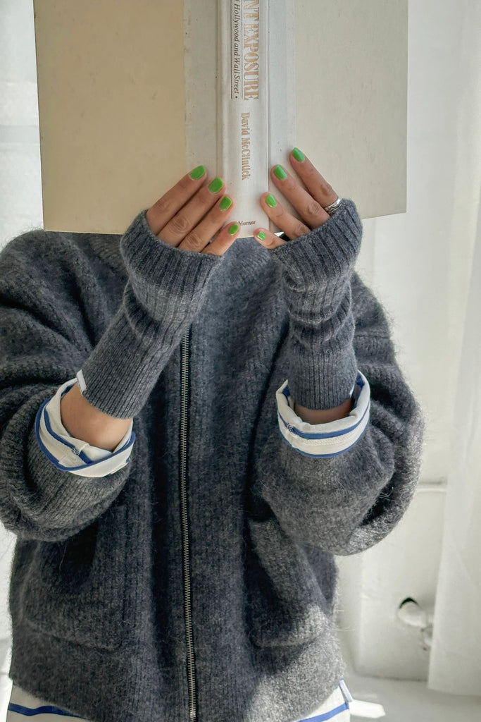 Cashmere Wrist Warmer (Charcoal) by Le Bon Shoppe