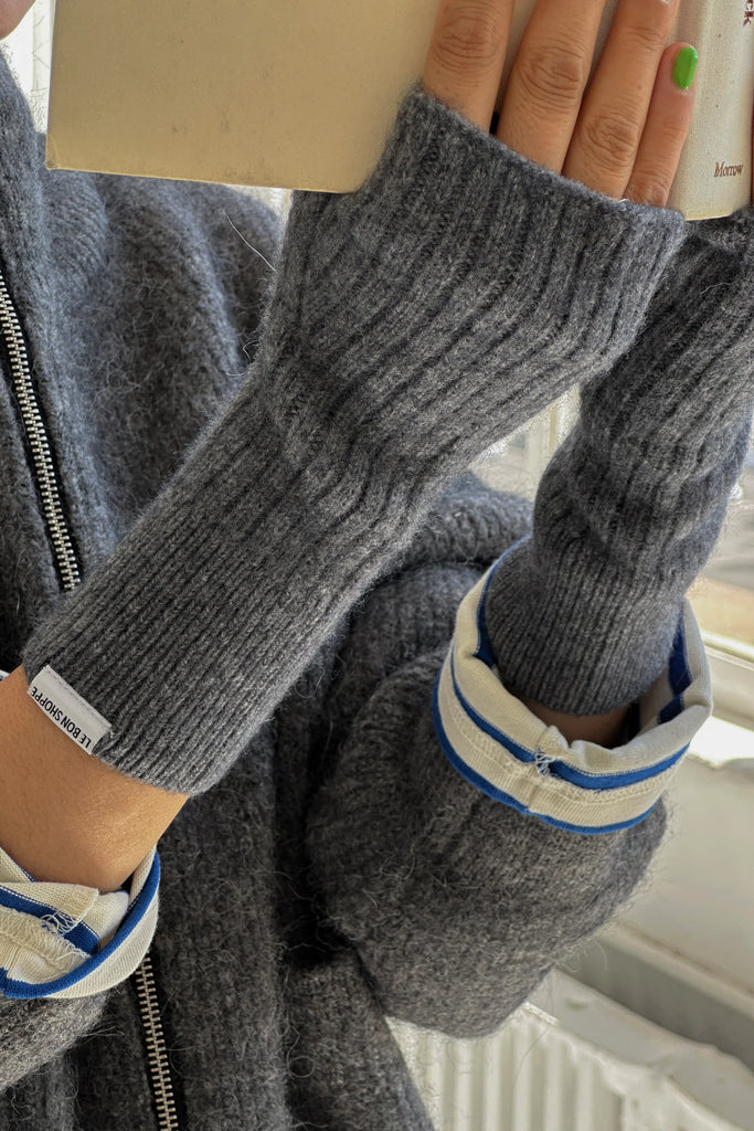 Cashmere Wrist Warmer (Charcoal) by Le Bon Shoppe
