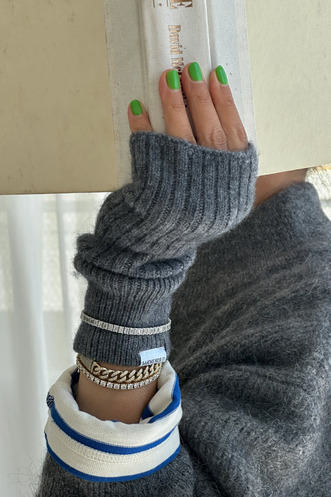 Cashmere Wrist Warmer (Charcoal) by Le Bon Shoppe