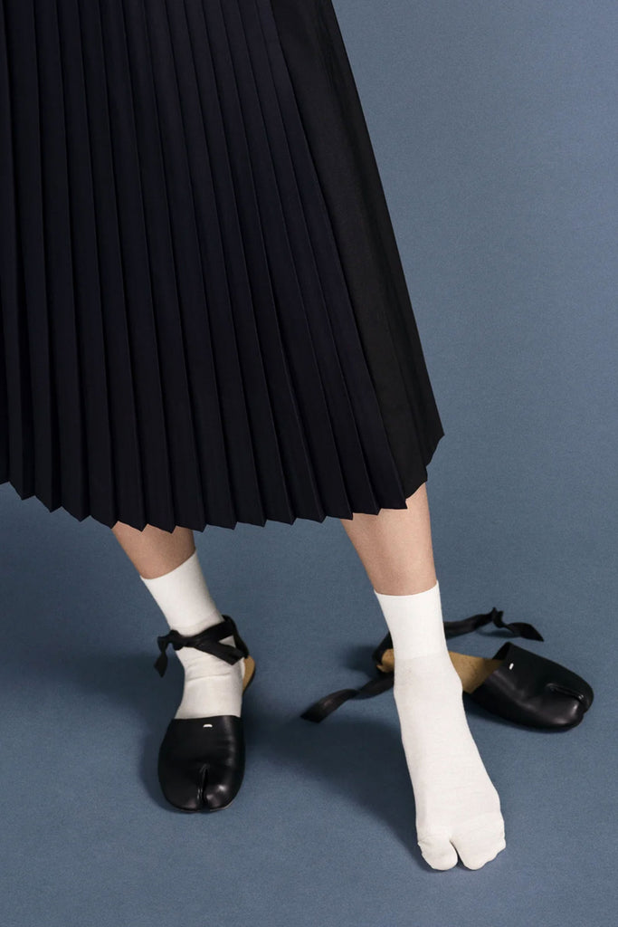 Wool Tabi Short Crew (Ivory) by Hansel from Basel