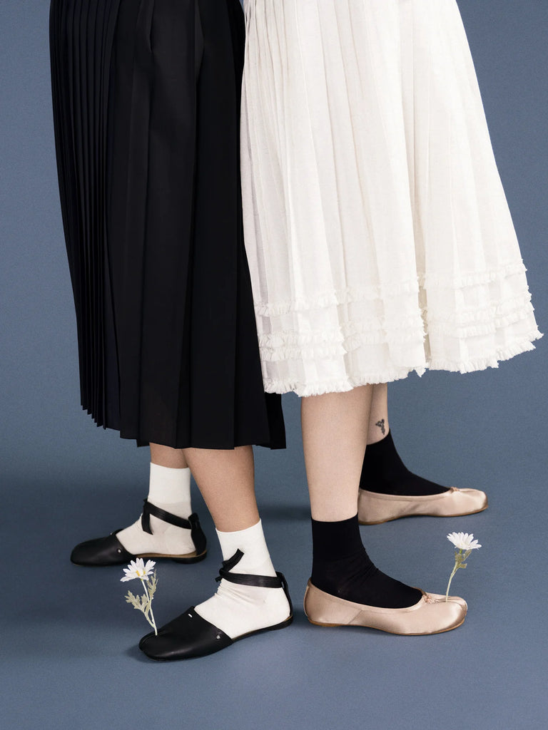 Wool Tabi Short Crew (Black) by Hansel from Basel